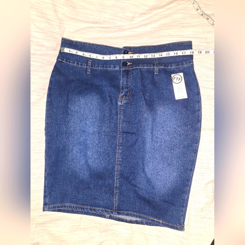 Fashion to Figure Denim Paper Bag Skirt size 1X GENEROUS STRETCH